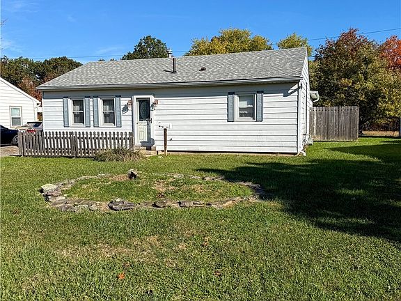 2nd image of 3015 Riverside Dr