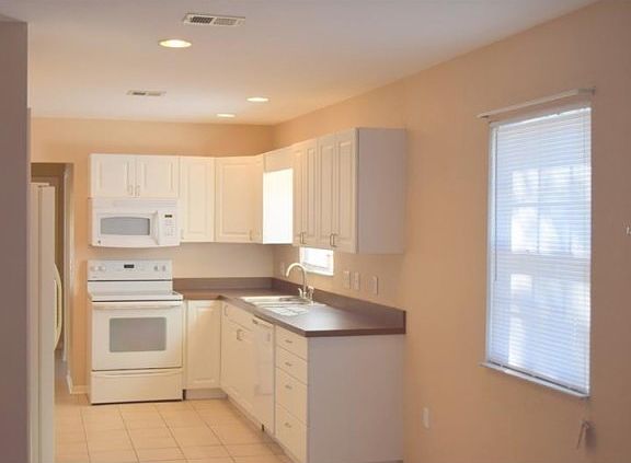 3rd image of 2631 Ellis Ave