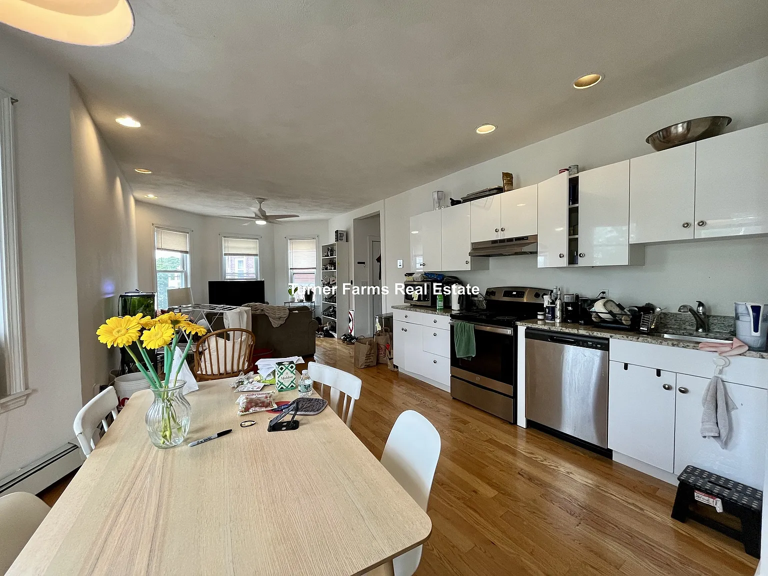 3 bed, 9999 sqft, $3,500 — Photo 1