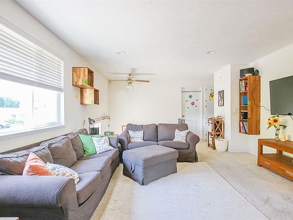 3rd image of 559 Franklin St