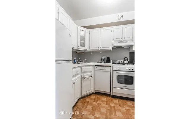 Rented by Douglas Elliman | media 47