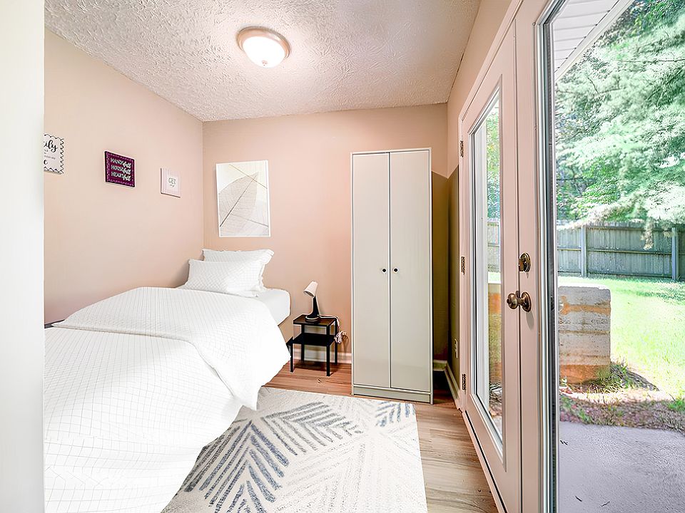 Disclaimer: This photo has been virtually staged. Not all furnishings seen will be included. Please view the virtual tour.