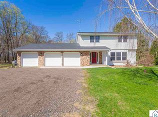 450 Country View Ln, Le Sueur, MN 56058