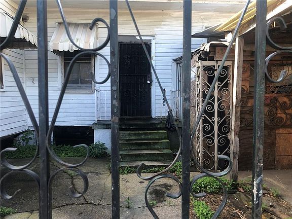5th image of 2510 N Robertson St