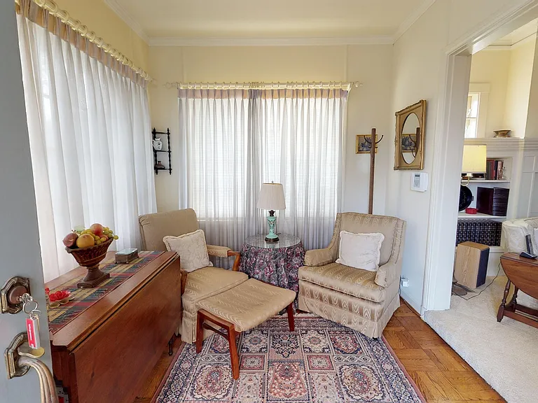 1104 Isabella Ave — Photo 3
