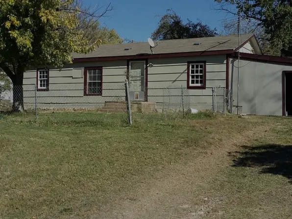 604 N Michigan St, Winfield, KS 67156