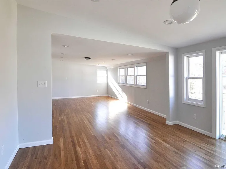 135 N Walnut St — Photo 3