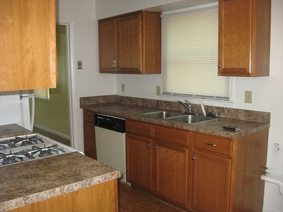 2nd image of 4228 Queenswood Dr