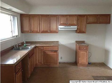 4th image of 244 Tompkins Ave