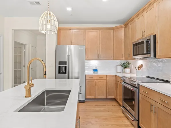 2 Codman Way #110, Westborough, MA 01581