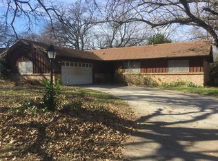 113 Twin Oaks Ct, Azle, TX 76020