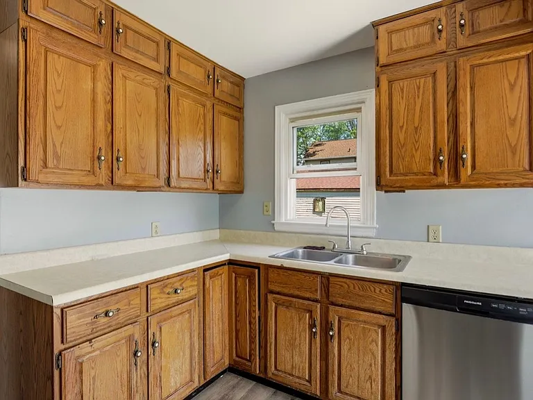 2020 Thorne Pl — Photo 5