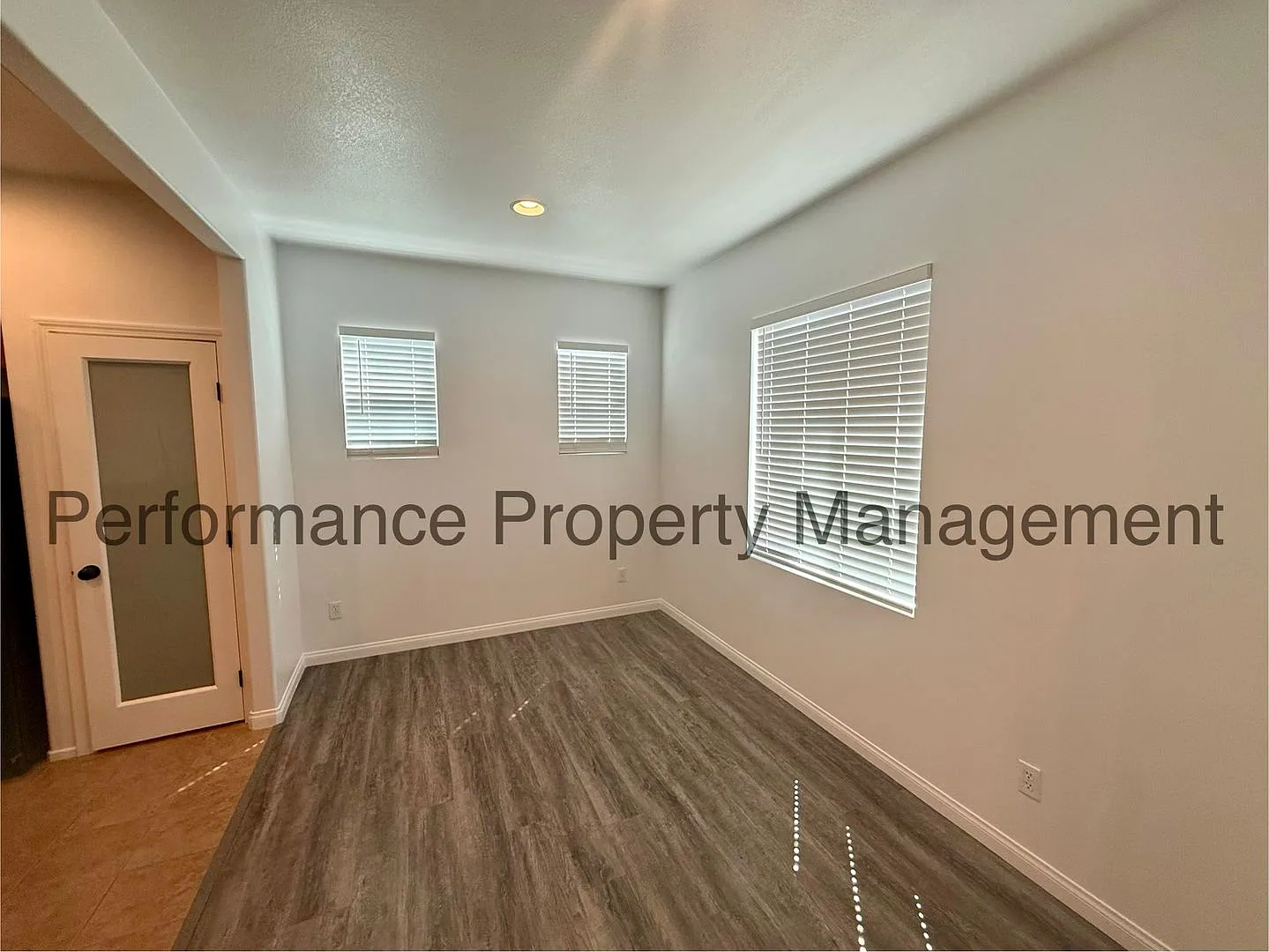 Beautiful 4 Bed/2 Bath SW Bakersfield Home w/ Solar, RBP & Deposit Alternative Option — Photo 4