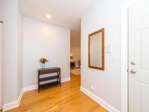 3rd image of 6254 N Oakley Ave #17