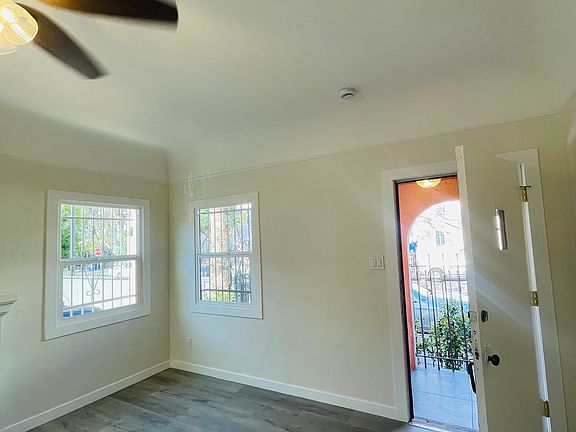 3rd image of 1208 N Saint Andrews Pl #1208