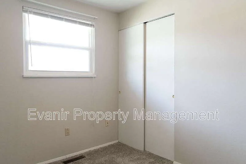 3 bed, 2.0 bath, 1500 sqft, $1,350 — Photo 2