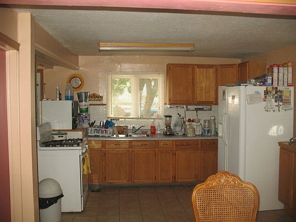 5th image of 903 W 12th St