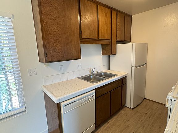 5th image of 4825 Del Mar Ave APT 18