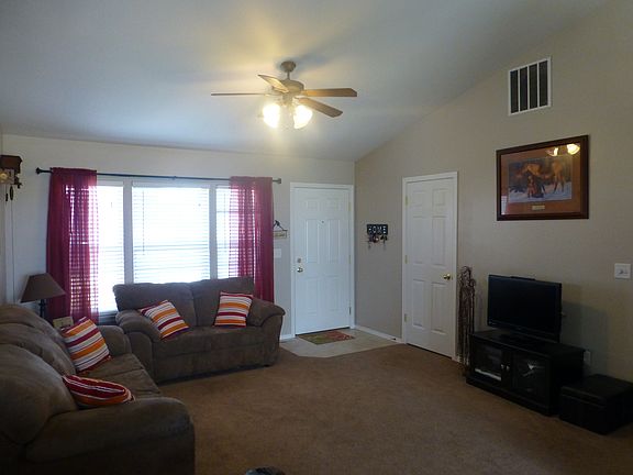 4th image of 952 Caswell Ave W