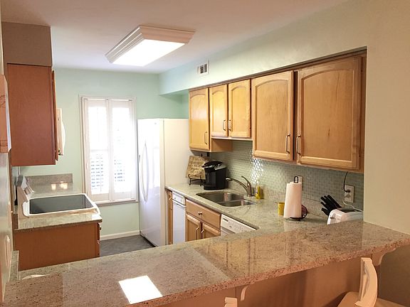 5th image of 610 Terrace Ave