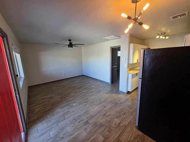 455 E Junction St #4 — Photo 9