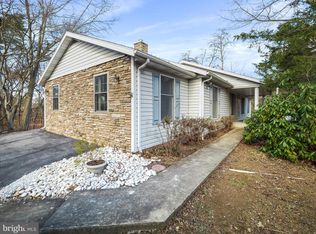 28 Flowerwood Dr, Falling Waters, WV 25419