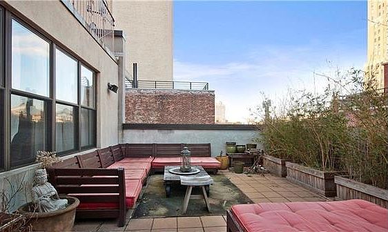 4th image of 82 Franklin St APT 6