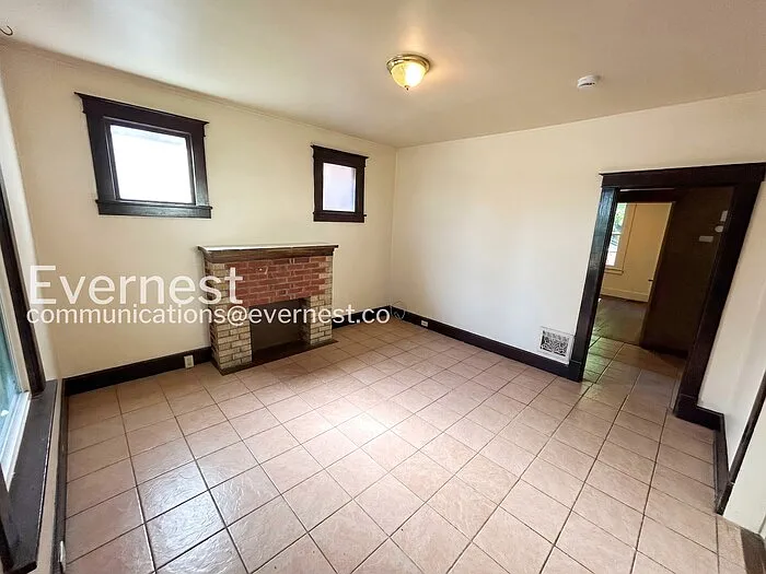 2022 McLaran Ave — Photo 4