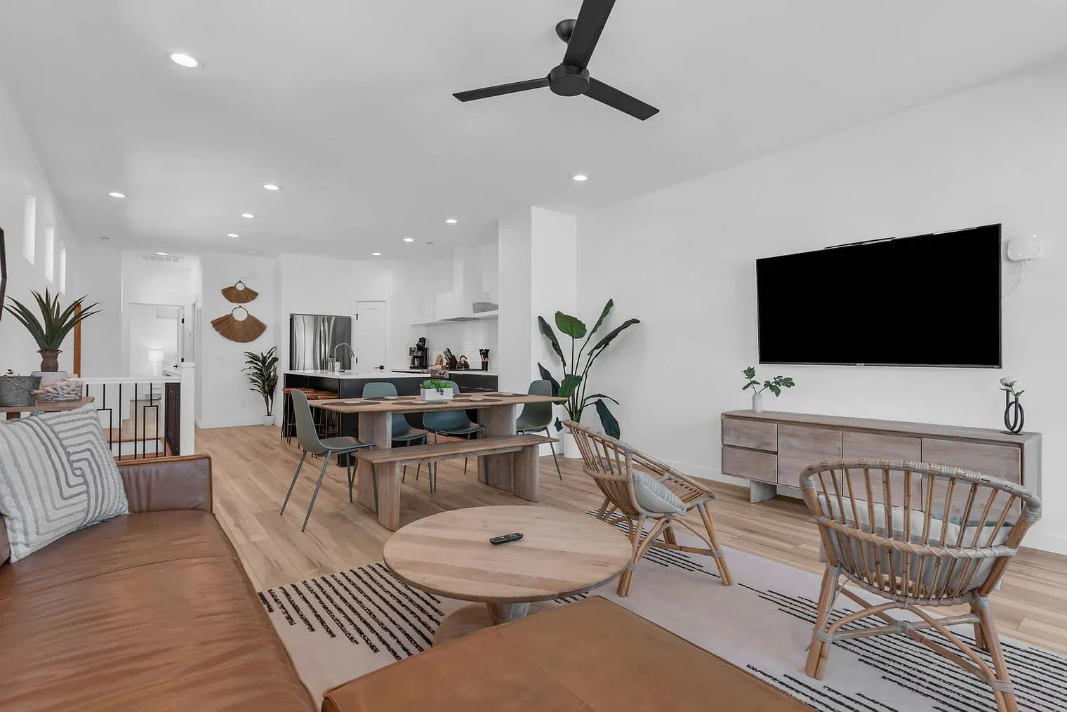 3 bed, 2.0 bath, 1539 sqft, $6,191 — Photo 3