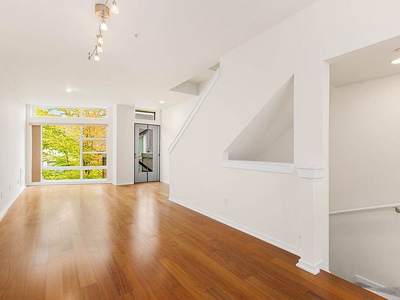2nd image of 15130 NE 81st Way #106