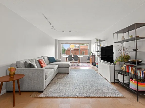 70-31 108th St #3H, Forest Hills, NY 11375