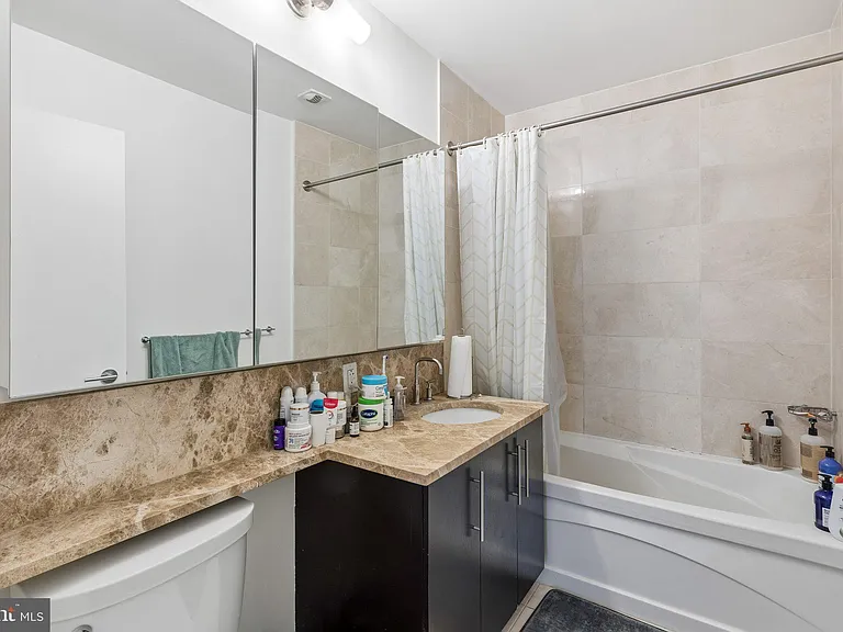 1425 Locust St #4E — Photo 17