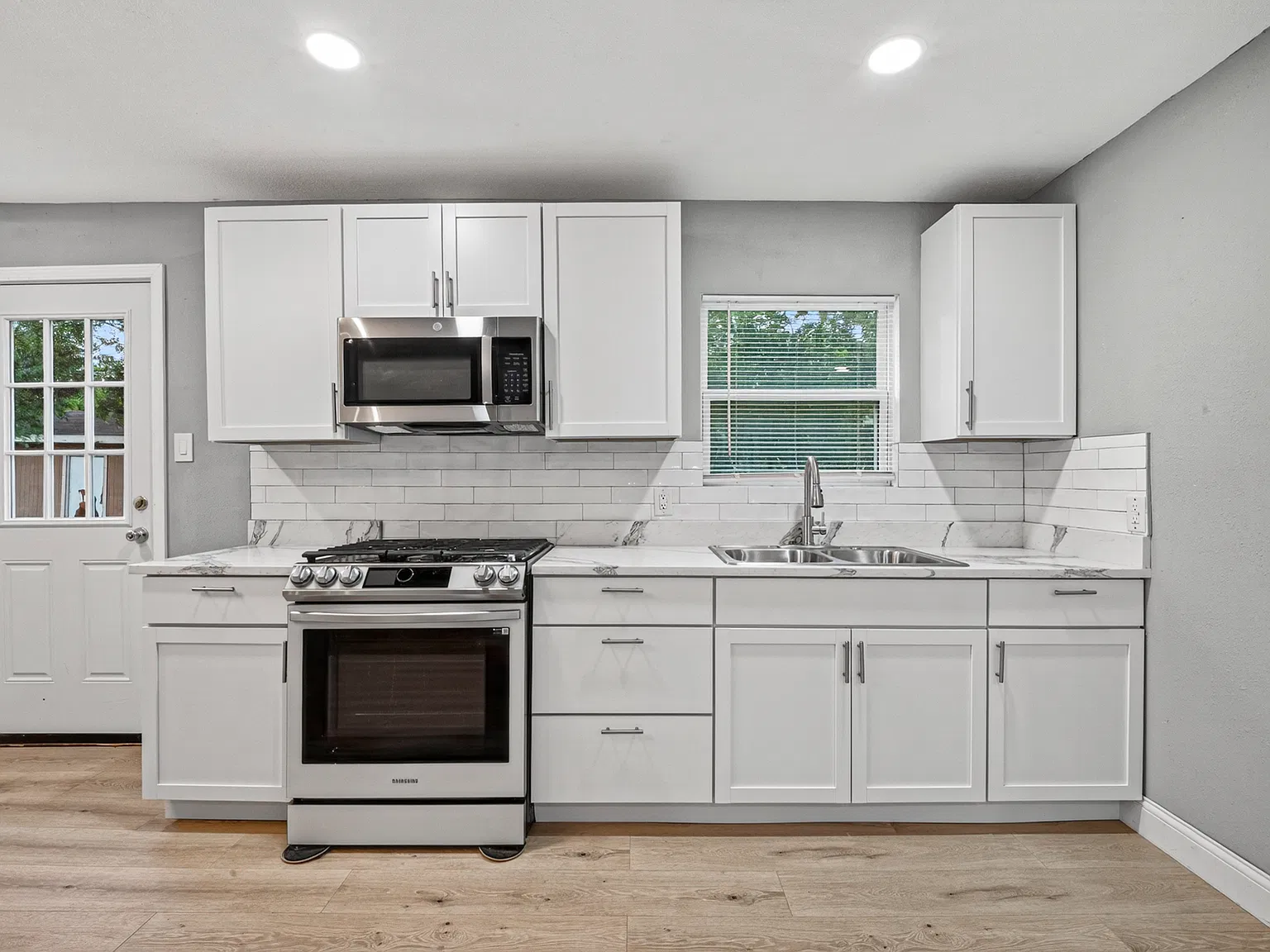 3 bed, 784 sqft, $1,450 — Photo 3