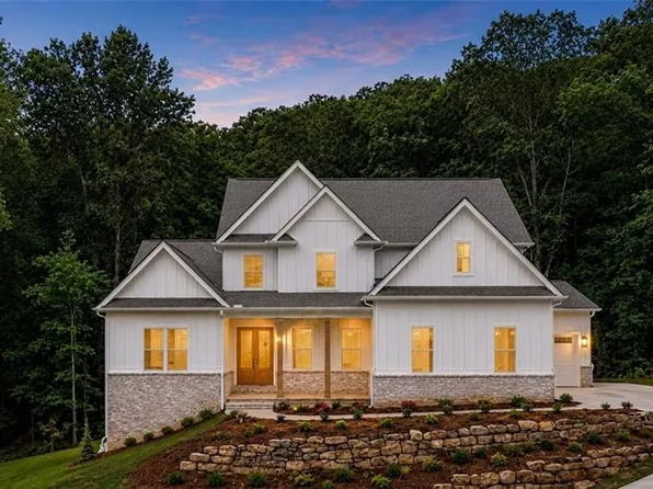 6043 Bluewater Blvd, Gainesville, GA 30506