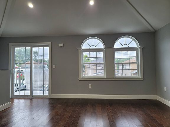 5th image of 14528 123rd Ave Floor 2