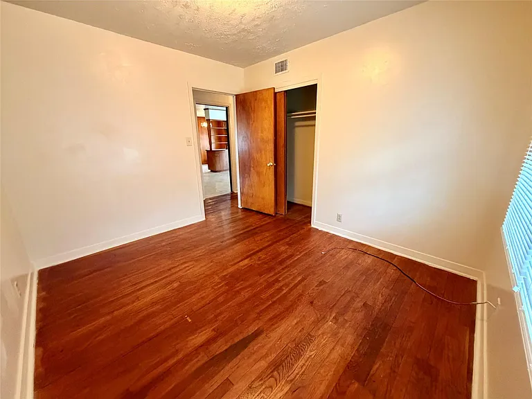 6211 Schevers St — Photo 11