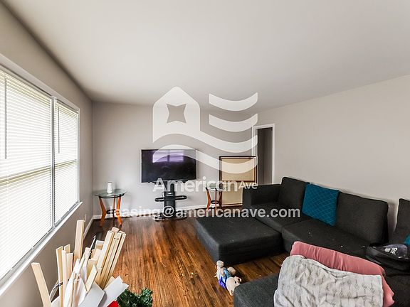1568836_004_living_room_12857021.jpg