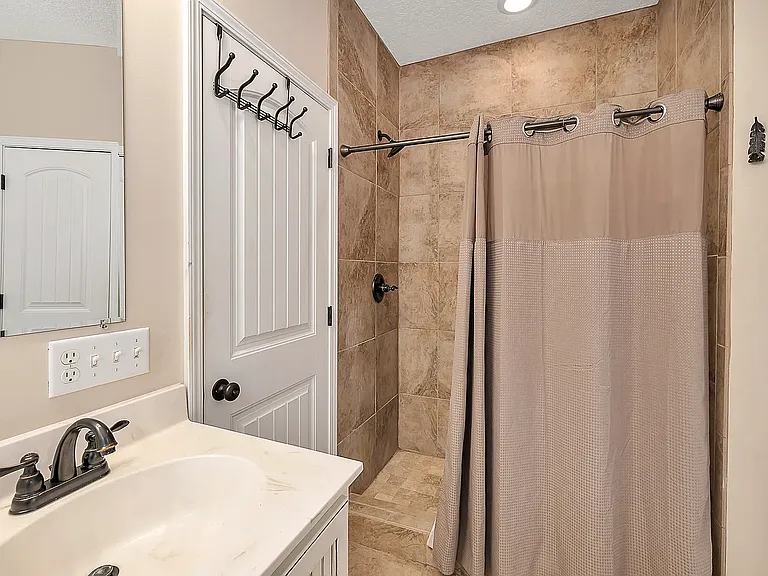 115 Maple St — Photo 13