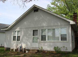 5798 E Golden Hills Dr, Monticello, IN 47960