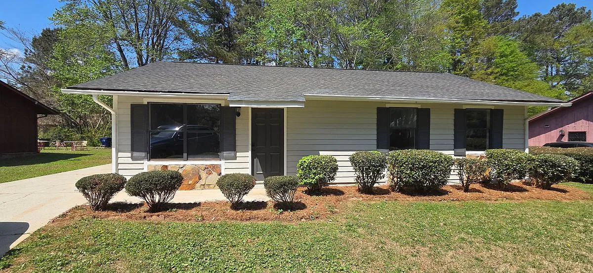 3 bed, 2.0 bath, 1053 sqft, $1,700 — Photo 1