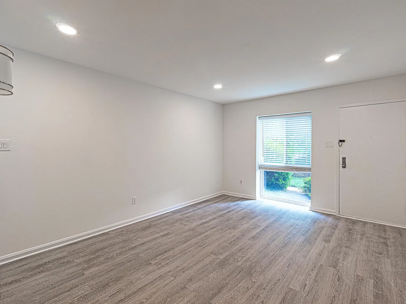 1 bed, 914 sqft, $1,850 — Photo 2