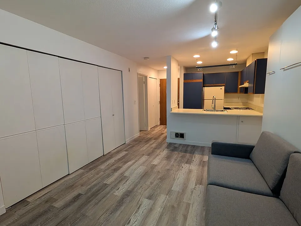 211 Summit Ave E #S212