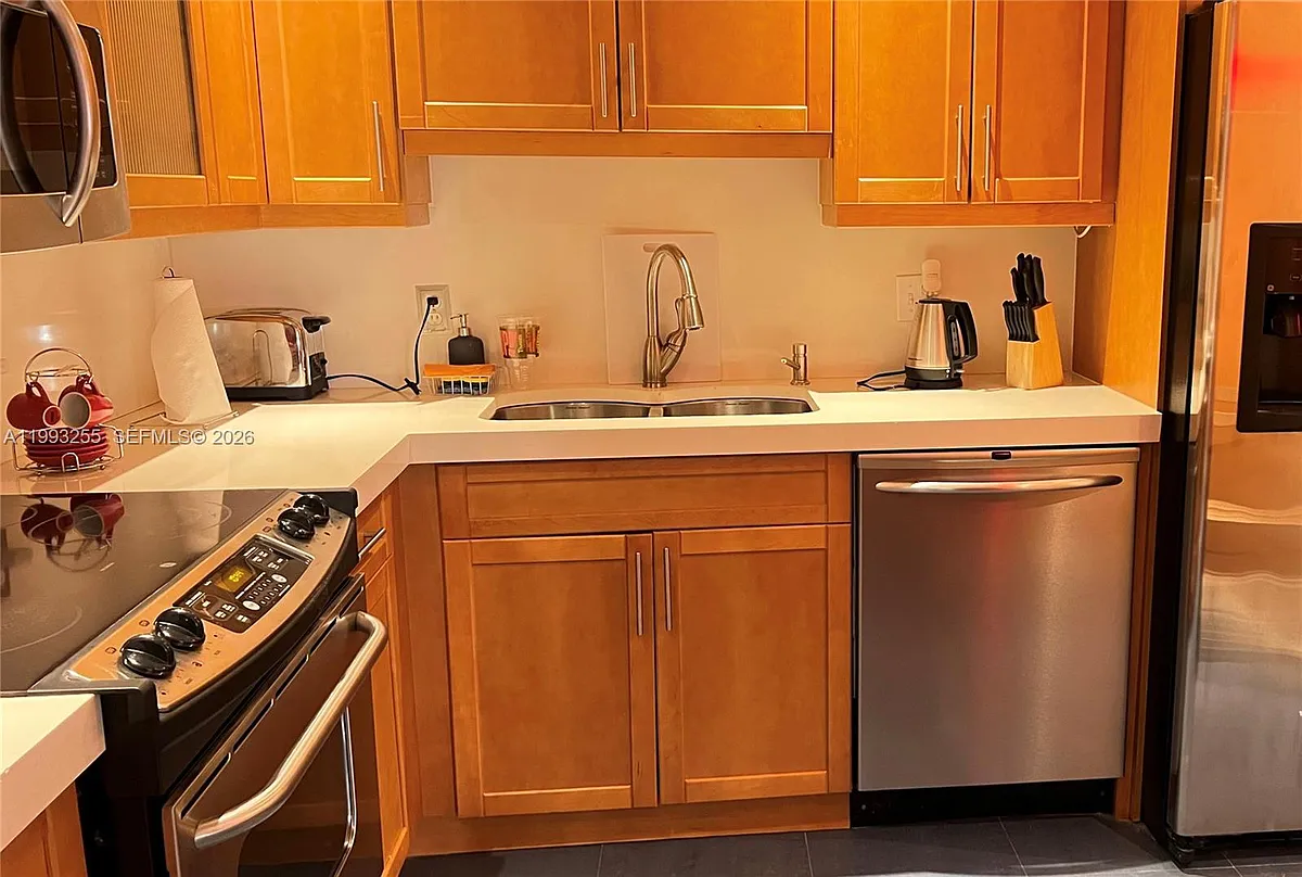 Building Photo - 401 Golden Isles Dr #101