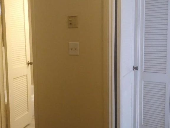 4th image of 102 Kings Hwy #14