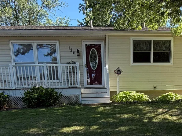 128 Pontiac Rd, Marquette Heights, IL 61554
