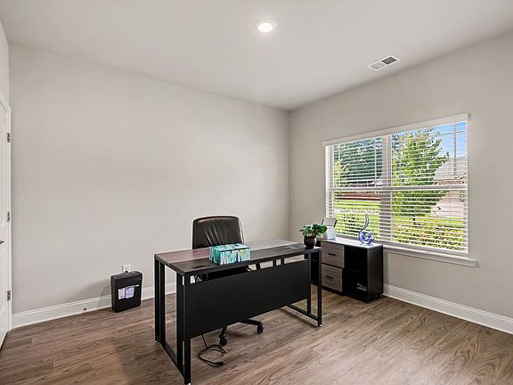 2nd image of 837 Everleigh Ct