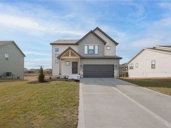 19009 W 188th Ter, Spring Hill, KS 66083