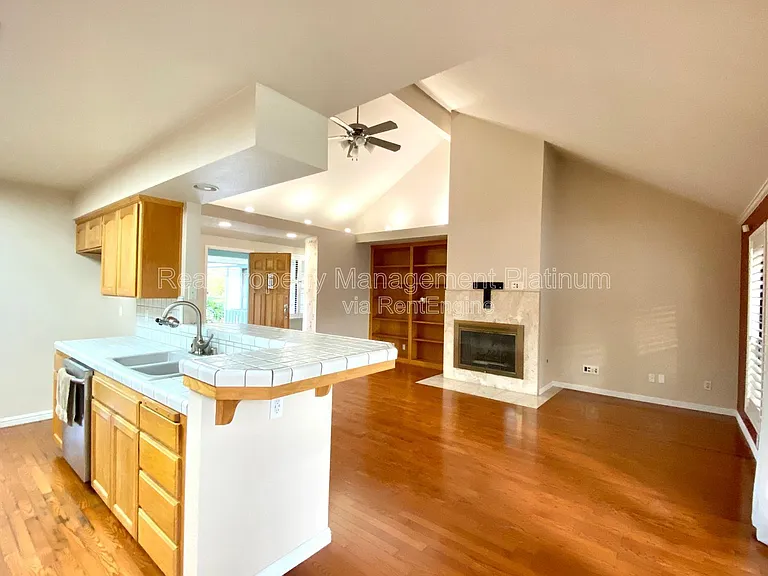 672 W Ellery Ave — Photo 11