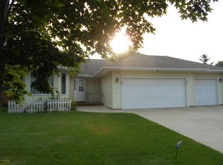 800 Grandview Ct SE, Stewartville, MN 55976