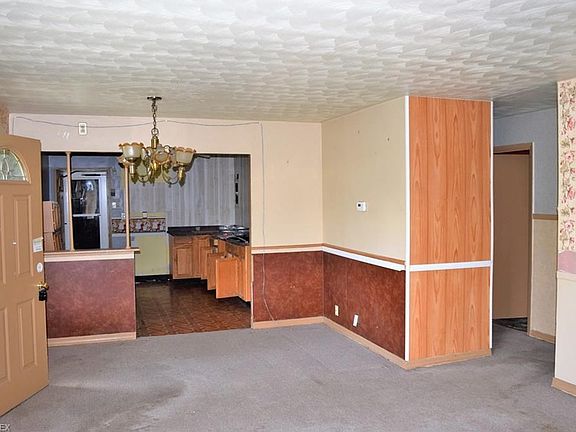 2nd image of 2553 Chestnut St